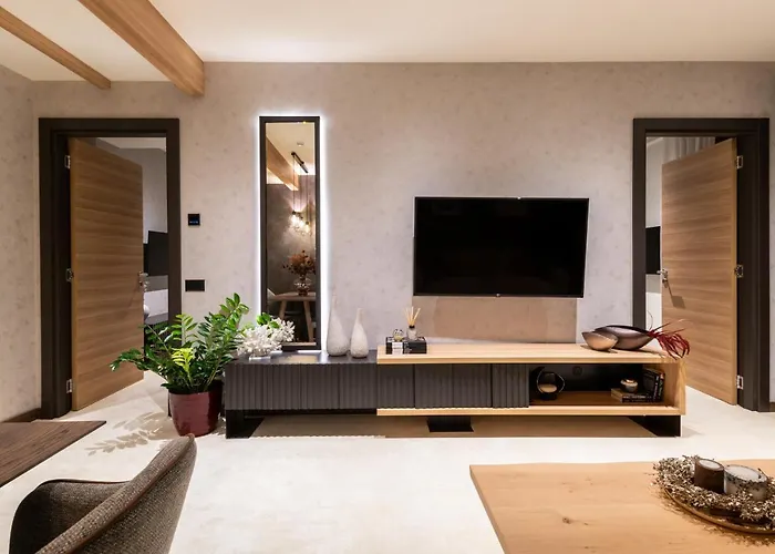 Woodside Residence 325