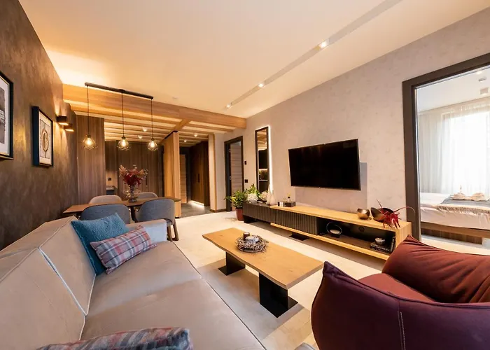 Woodside Residence 325