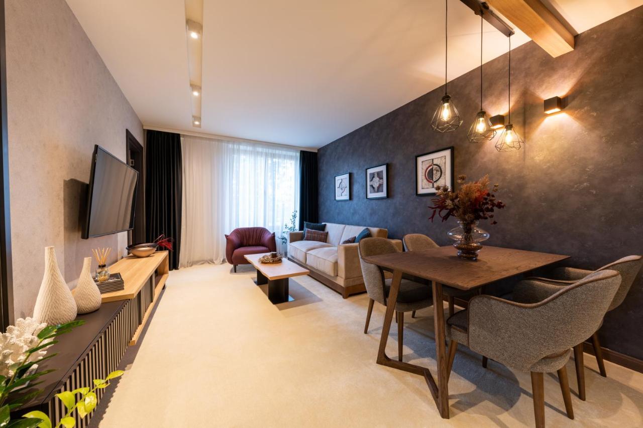 Woodside 325 Apartment *