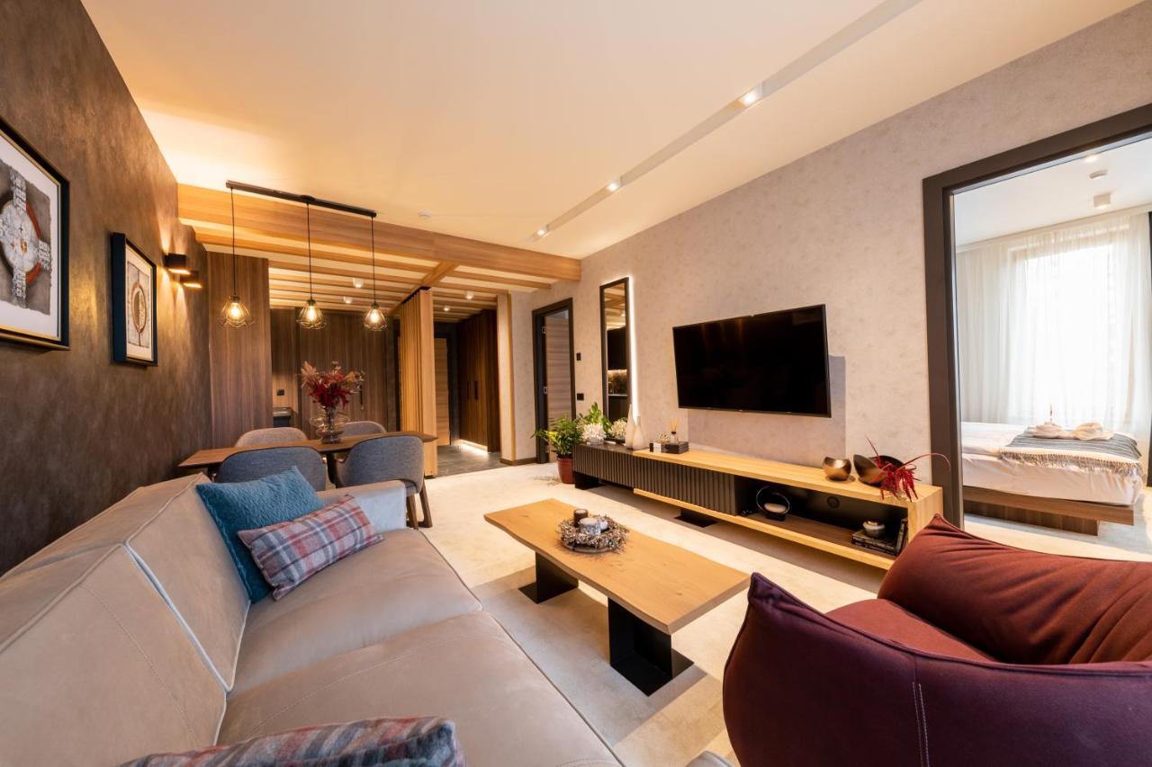 Woodside 325 Apartment